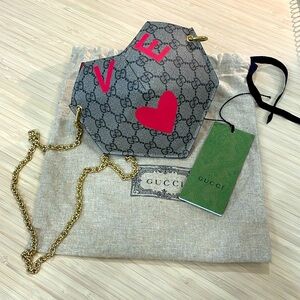 AUTHENTIC GUCCI VALENTINE’S DAY HEART BAG SMALL GG SUPREME BEIGE/EBONY